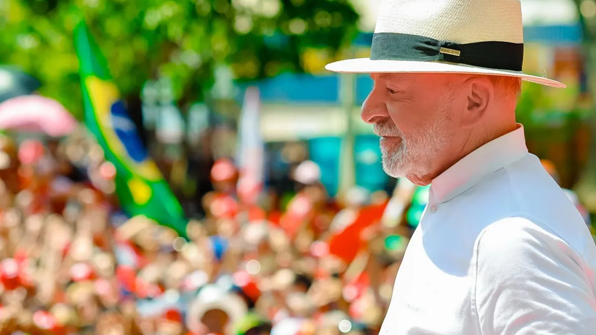 Último ato de campanha de Lula tem princípio de confusão com a PM em São Paulo
